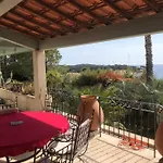 Confortable En Bord De Avec Piscine Bandol