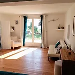 Confortable En Bord De Avec Piscine Bandol