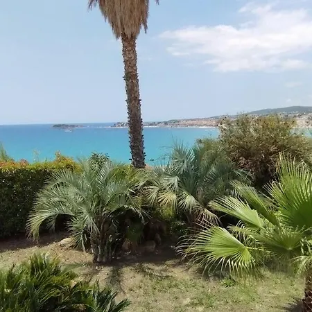Confortable En Bord De Avec Piscine Villa
