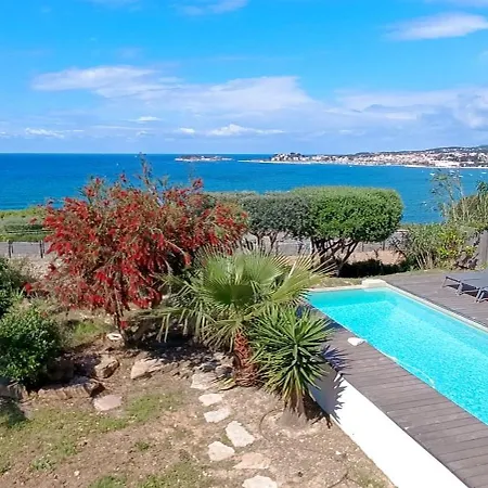 Villa Confortable En Bord De Avec Piscine