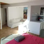 Confortable En Bord De Avec Piscine Villa