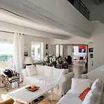Villa Confortable En Bord De Avec Piscine