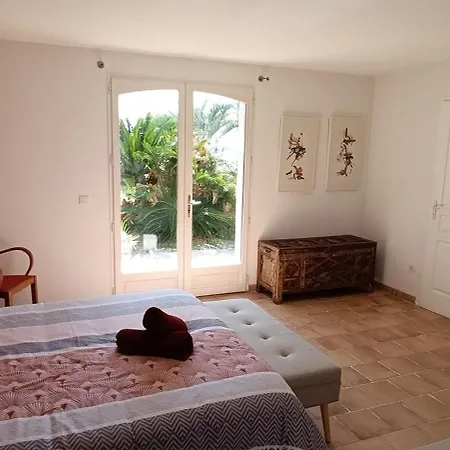 Confortable En Bord De Avec Piscine Villa *